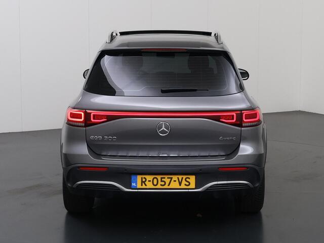 Mercedes-Benz EQB 300 4MATIC AMG Line 67 kWh | Premium pakket | Panoramadak | Apple carplay | Sfeerverlichting | Led Koplampen |
