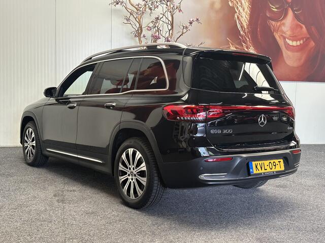 Mercedes-Benz EQB 300 4MATIC AMG LINE 67 KWH ADAPTIVE CRUISE CONTROL 360 CAMERA NAVIGATIE GLAZEN PANORAMA SCHUIF/KANTELDAK RIJSTROOKSENSOREN DODEHOEKSENSOREN KEYLESS GO. ZEER MOOI !!