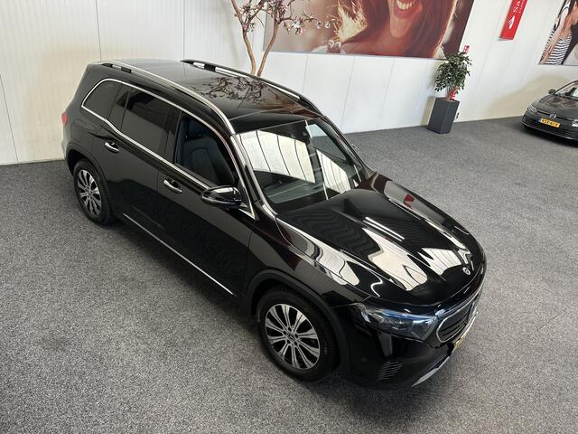 Mercedes-Benz EQB 300 4MATIC AMG LINE 67 KWH ADAPTIVE CRUISE CONTROL 360 CAMERA NAVIGATIE GLAZEN PANORAMA SCHUIF/KANTELDAK RIJSTROOKSENSOREN DODEHOEKSENSOREN KEYLESS GO. ZEER MOOI !!