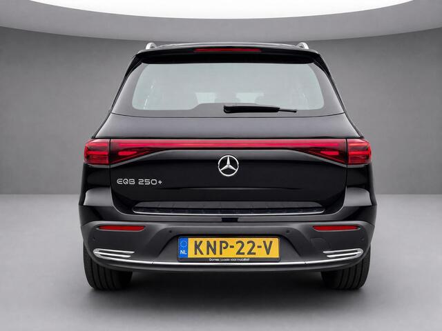 Mercedes-Benz EQB 250+ Business Solution Luxury | Panoramadak | Dodehoekassistent | Stoelverwarming | Sfeerverlichting | Apple CarPlay | Android Auto | Verschuifbare Stoelen Achter | Elektrische Achterklep | Elektrisch Inklapbare Buitenspiegels | Achteruitrijcamera | Parkeersensoren