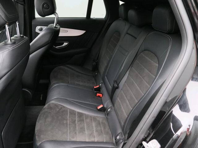 Mercedes-Benz EQC 400 4MATIC Business Solution AMG 80 kWh AMG Line | Schuif-Kanteldak | Trekhaak | Memory Voorstoelen. Inclusief 24 maanden Mercedes-Benz Certified garantie voor Europa.