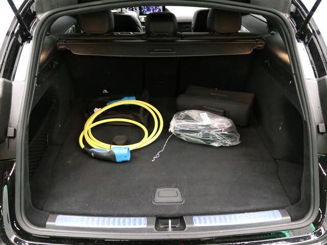 Mercedes-Benz EQC 400 4MATIC Business Solution AMG 80 kWh AMG | Schuif-Kanteldak | Distronic | Burmester® | Head-up display | 360°-Camera | Alarm | MultiBeam Ledkoplampen. Inclusief 24 maanden Mercedes-Benz Certified garantie voor Europa.
