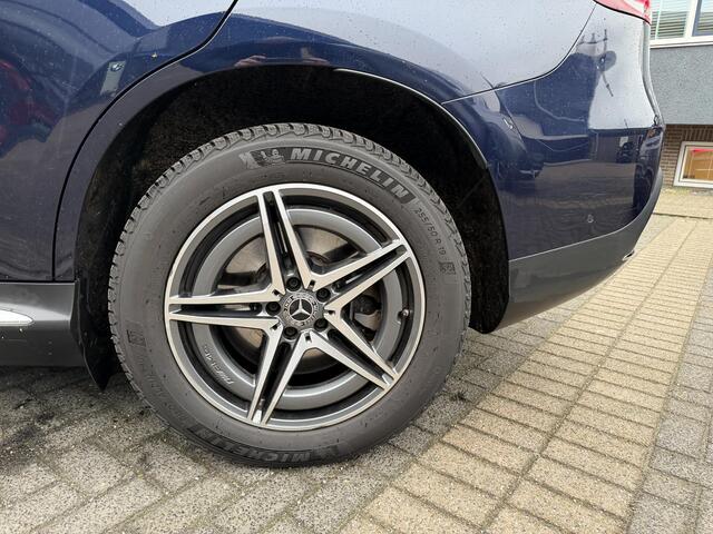 Mercedes-Benz EQC 400 4MATIC Business Solution AMG 80 kWh SOH 97% | SCHUIFDAK | ELEKTRISCHE TREKHAK | CAMERA | MERCEDES DEALER ONDERHOUDEN | AMBILIGHT SFEERVERLICHTING | RIJKLAAR GELEVERD MET 12 MND BOVAG GARANTIE|