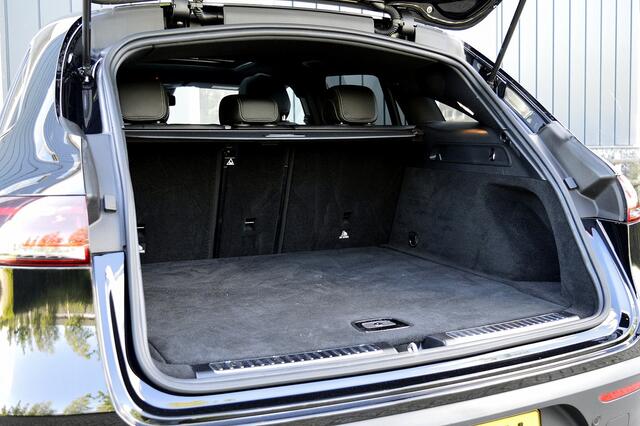 Mercedes-Benz EQC 400 4MATIC Business Solution AMG 80 kWh Rijklaarprijs-Garantie SOH 94.42 Panorama dak Trekhaak Camera Led Sport interieur