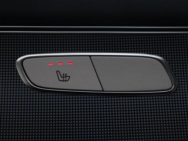 Mercedes-Benz EQC 400 4MATIC Business Solution Luxury 80 kWh | SOH 96.9% | Panoramdak | Leder | Adaptive cruise | Carplay | Sfeerverlichting | Burnmester Surround | Full LED | Stoelverwarming | Camera | Park assist |