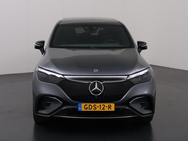 Mercedes-Benz EQE SUV 350+ Sport Edition 96 kWh | Nieuwprijs ¤ 106.151 | Burmester Sound | Panoramadak | Airmatic | Trekhaak | 22kW lader | Treeplanken | Digital Light | Nightpakket