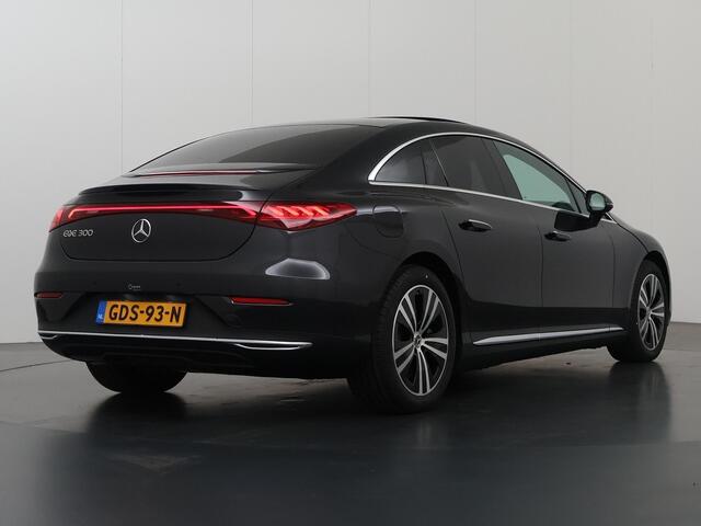 Mercedes-Benz EQE 300 Business Edition 89 kWh | Achteruitrijcamera | Panoramaschuifdak | Smartphone-integratie | Stoelverwarming |