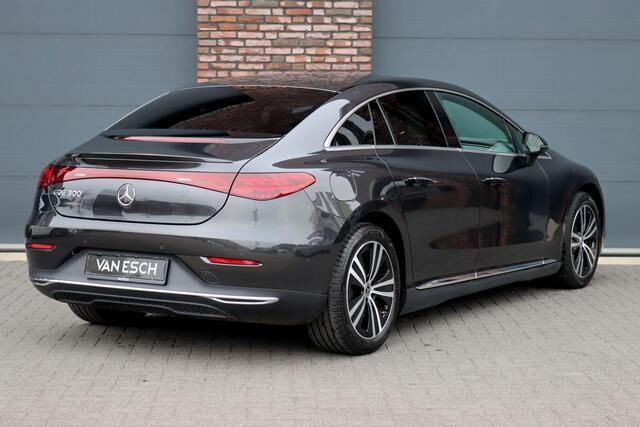 Mercedes-Benz EQE 300 Luxury Line 89 kWh | Distronic | Verwarmd Stuurwiel | Memory | Leder | Warmtepomp | Camera | Apple Carplay/Android Auto | High Perf. LED |