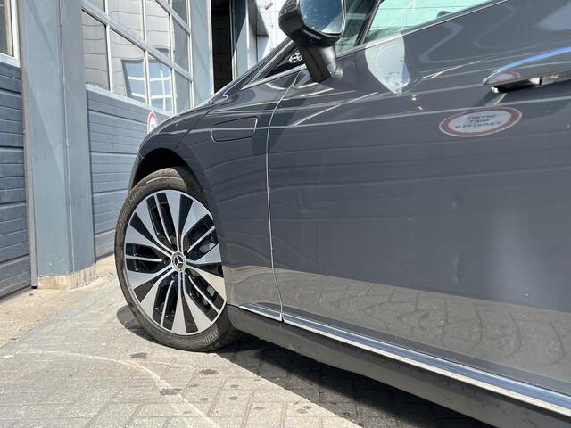 Mercedes-Benz EQE 300 Business Edition | Plus Pakket | Panoramadak | DISTRONIC Afstandsassistent | Apple CarPlay | Android Auto | Elektrisch Verstelbare Stoelen + Memory | Stoelverwarming | Sfeerverlichting | Parkeersensoren | Achteruitrijcamera