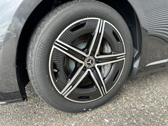 Mercedes-Benz EQE 300 AMG | Head-Up Display | Panoramadak | Achteruitrijcamera | Sfeerverlichting | Memorystoelen Verwarmd | Apple & Android Carplay