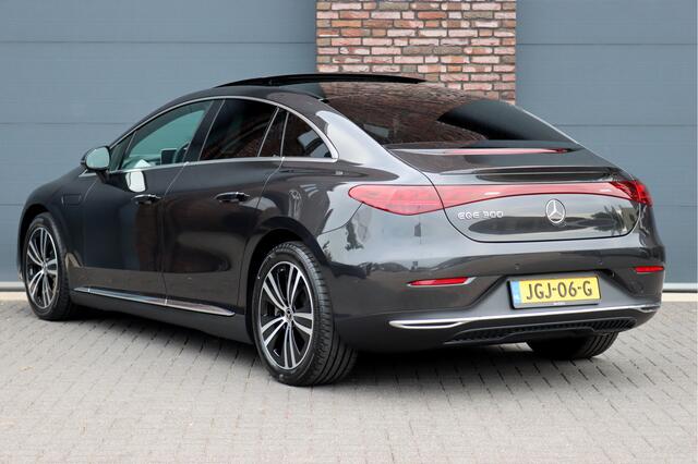 Mercedes-Benz EQE 300 Luxury Line 89 kWh | 39.500,- ex | Distronic | Panoramadak | Verwarmd Stuurwiel | Memory | Leder | Warmtepomp | Camera | Rijassistentiepakket | Digital Light |