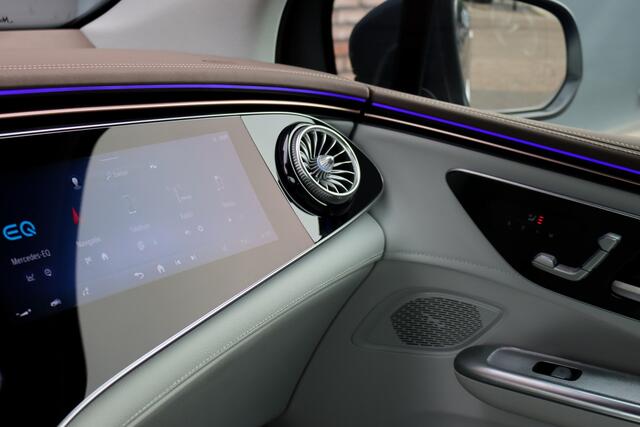 Mercedes-Benz EQE SUV 350+ AMG Line 91 kWh | Hyperscreen | Achterasbesturing | Distronic+ | Surround Camera | Verwarmd Stuurwiel | Digital Light | Keyless Go | Parfumering | 22kW | Memory |