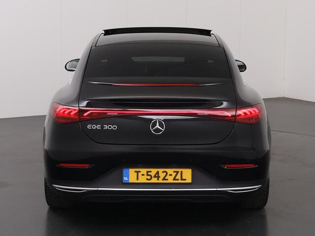 Mercedes-Benz EQE 300 Business Edition 89 kWh | Panoramadak | Achteruitrijcamera | Stoelverwarming |