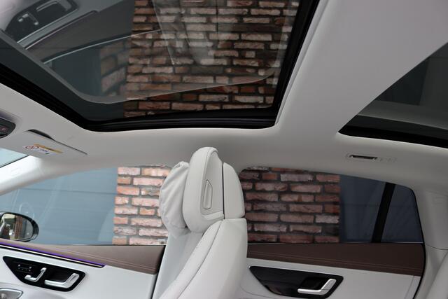 Mercedes-Benz EQE 300 Business Solution Premium 90 kWh | Luchtvering | Distronic+ | Panoramadak | Massage | Burmester | Digital Light | Surround Camera | Augmented Reality | Leder | Stoelventilatie | Verwarmd Stuurwiel |
