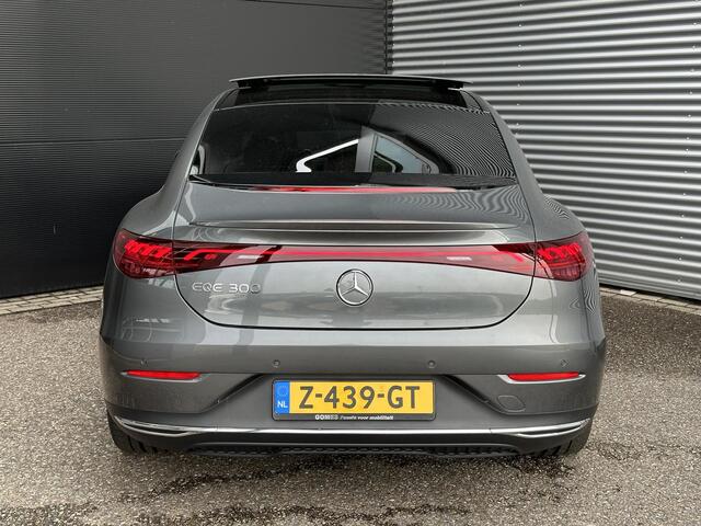 Mercedes-Benz EQE 300 Luxury Line | Panoramadak | AIRMATIC Luchtvering | DISTRONIC Afstandsassistent | Dodehoekassistent | DIGITAL LIGHT | Elektrisch Verstelbare Stoelen + Geheugen | Stoelverwarming | Stuurverwarming | Sfeerverlichting | Apple CarPlay | Android Auto | Elek