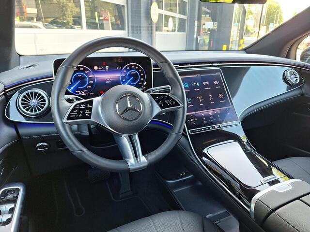 Mercedes-Benz EQE SUV 300 Luxury Line 91 kWh | Trekhaak Wegklapbaar | Achteruitrijcamera | Memory Pakket | Stoelverwarming | Sfeerverlichting | Dodehoekassistent | Elektrisch Bedienbare Achterklep