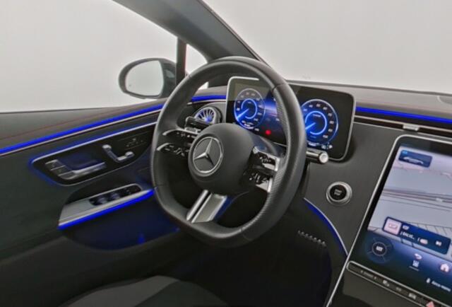 Mercedes-Benz EQE 300 AMG 90 kWh AMG Line | Night Pakket | Panorama Schuif-Kanteldak | Alarm | Sfeerverlichting | Stoelverwarming. Inclusief 24 maanden MB Certified garantie voor Europa.