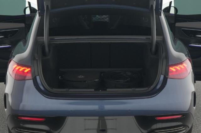 Mercedes-Benz EQE 300 AMG 90 kWh AMG Line | Night Pakket | Panorama Schuif-Kanteldak | Alarm | Sfeerverlichting | Stoelverwarming. Inclusief 24 maanden MB Certified garantie voor Europa.