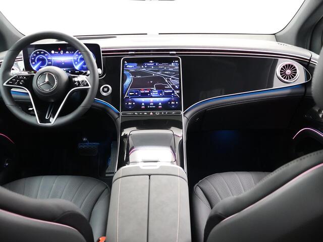 Mercedes-Benz EQS SUV 450 4MATIC 108 kWh | Luxury Line | Premium Pakket | Panorama-schuifdak | Head-Up Display | Stoelverwarming en -ventilatie | Akoestiekcomfort | 22 KW AC-laden |