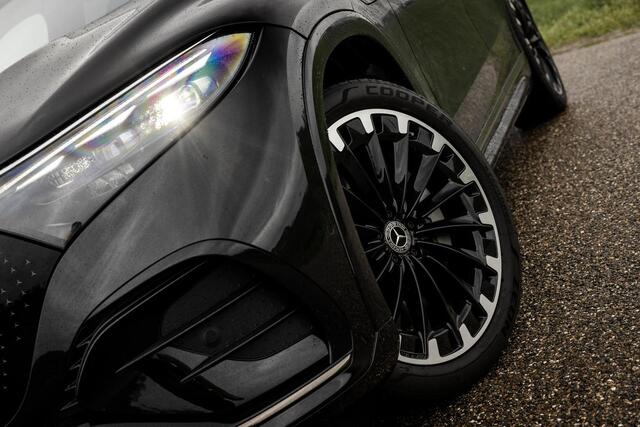 Mercedes-Benz EQS SUV 450 4MATIC 108 kWh AMG Line | Nieuwprijs ¤ 150.752 | Premium Plus Pakket | Panoramaschuifdak | Akoestiekcomfortpakket | Massagestoelen | Trekhaak | Softclose | Verwarmde Voorruit |