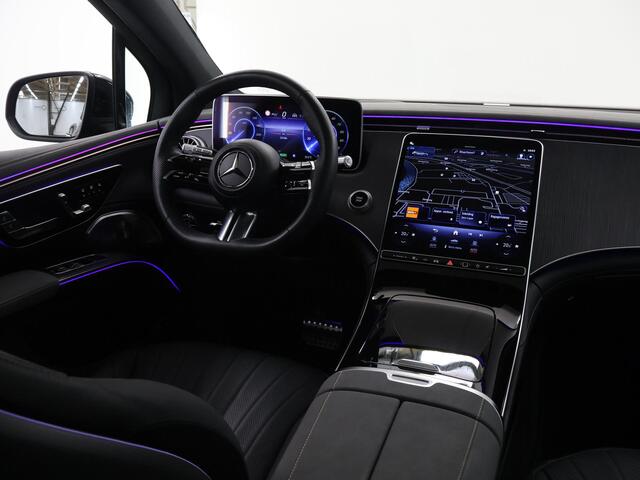 Mercedes-Benz EQS SUV 450 4MATIC 108 kWh AMG Line | Nieuwprijs ¤ 150.752 | Premium Plus Pakket | Panoramaschuifdak | Akoestiekcomfortpakket | Massagestoelen | Trekhaak | Softclose | Verwarmde Voorruit |