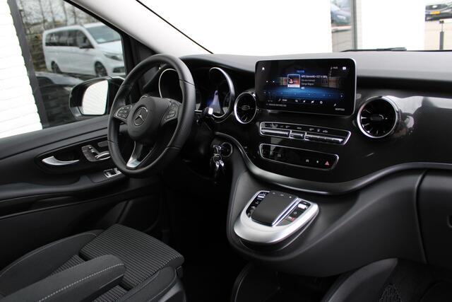 Mercedes-Benz EQV 300 L2 / 7-Persoons / Luchtvering / Led / 3200 KM / Electr Stoelen / Vol Opties / NIEUW!!