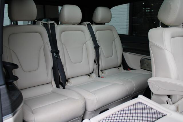 Mercedes-Benz EQV 300 L2 / AMG / Panorama / Elec Stoelen / 7-Persoons / Burmester / Vol Opties / NIEUWSTAAT