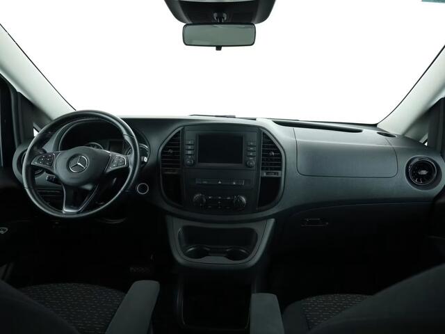 Mercedes-Benz EVITO TOURER 129 L2 90 kWh 8-Zitter 32.850 EX BTW LED Intelligent Light System 17 Inch Stoelverwarming bestuurder