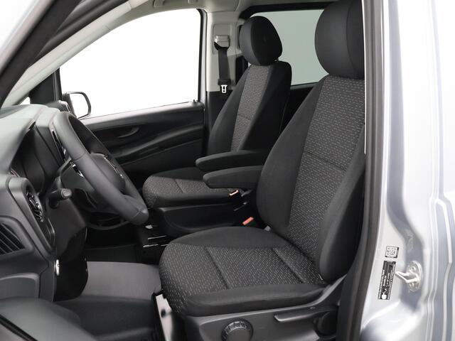 Mercedes-Benz EVITO TOURER 129 L2 PRO 90kWh | 8-PERSOONS | Snelladen 110 KWh | Achteruitrijcamera | Parkeerpakket | Comfortbestuurdersstoel | Dodehoekassistent | 8 Zitplaatsen | 360KM Range | KORTING ¤25.900,- !!!