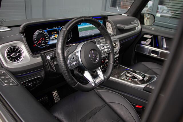 Mercedes-Benz G-KLASSE - 63 AMG 585PK | Burmester 3D | Massage + Ventilatie | Akrapovic | 360 Camera | Carbon | IWC | Lane & Side Assist | MBUX | TH 3500kg | 22"| Manufaktur | Ambiance | Garageopener | N.P ¤275.681,-