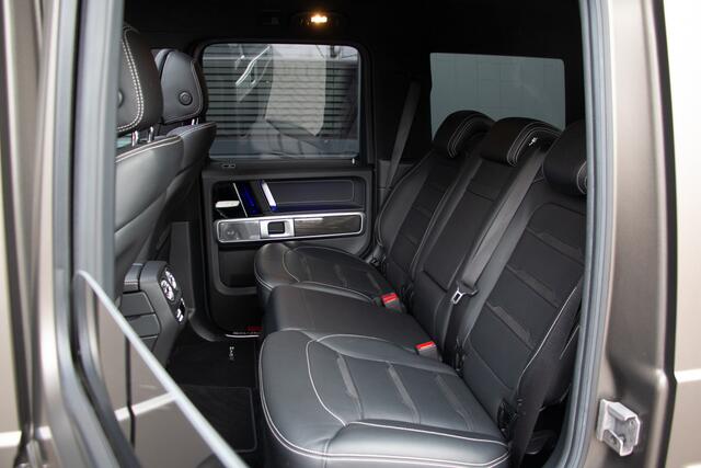 Mercedes-Benz G-KLASSE - 63 AMG 585PK | Burmester 3D | Massage + Ventilatie | Akrapovic | 360 Camera | Carbon | IWC | Lane & Side Assist | MBUX | TH 3500kg | 22"| Manufaktur | Ambiance | Garageopener | N.P ¤275.681,-