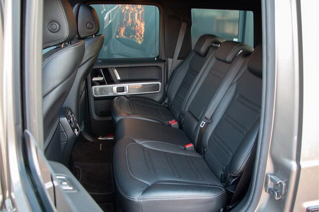 Mercedes-Benz G-KLASSE 500 AMG | ACC | 360 Cam | Burmester 4D | Massage & Ventilatie | Carbon | Lane & Side Assist | Trekhaak 3500kg | Dynamic Select | Garagedeuropener | Treeplanken | Sfeerverlichting | Dealer Onderhouden | Nightpakket | Mojavezilver Metallic | Stoel & Bankver