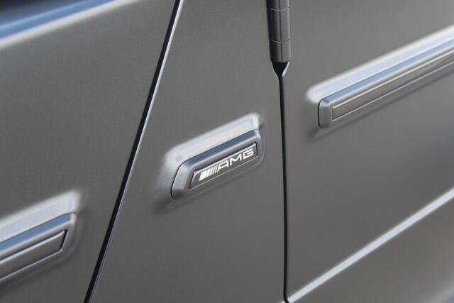 Mercedes-Benz G-KLASSE 63 AMG Manufaktur/Night pakket/Magno matt/Panoramadak/Burmester/Sfeerverlichting/Entertainment schermen/Akrapovic/AMG active ride control/Elektrisch verstelbare stoelen met memory + massage/Stoel verwarming + koeling/360° camera/voorruitverwarming/IWC/Ala