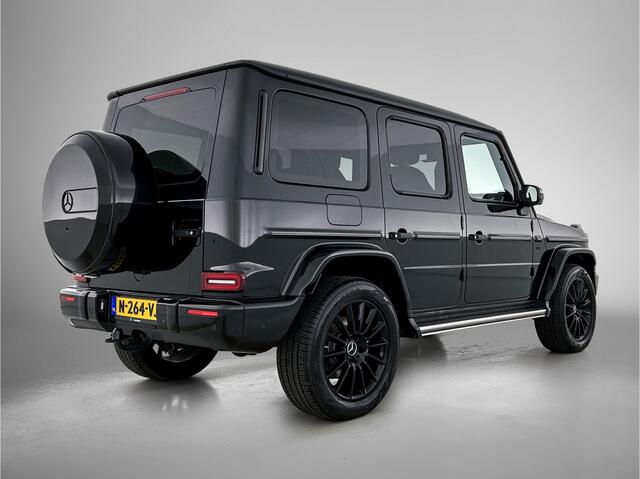 Mercedes-Benz G-KLASSE 500 Trekhaak | AMG Line | Night Pakket | Schuif-Kanteldak | Distronic | Treeplanken van rvs links en rechts. Inclusief 24 maanden Mercedes-Benz Certified garantie voor Europa.