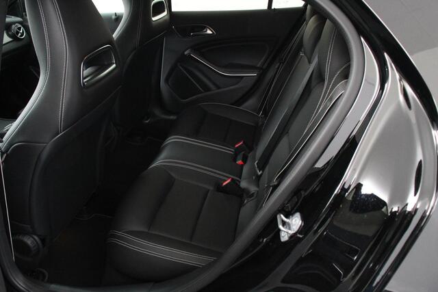 Mercedes-Benz GLA-KLASSE 180 Automaat AMG UrbanStyle | Navigatie | Climate Control | Leder interieur | 19"Lichtmetalen velgen |