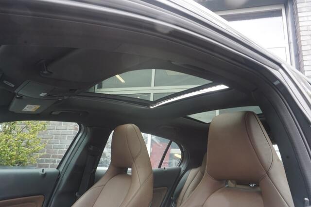 Mercedes-Benz GLA-KLASSE 250 4-MATIC AMG - LEDER - PANO - CAMERA