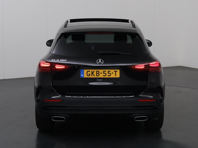 Mercedes-Benz GLA-KLASSE 180 Star Edition AMG Line | Panoramadak | Trekhaak | Sfeerverlichting | Stoelverwarming |