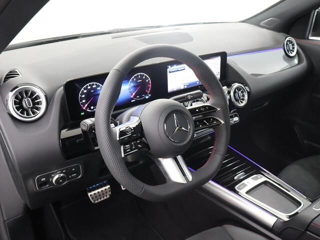 Mercedes-Benz GLA-KLASSE 180 Star Edition AMG Line | Panoramadak | Trekhaak | Sfeerverlichting | Stoelverwarming |