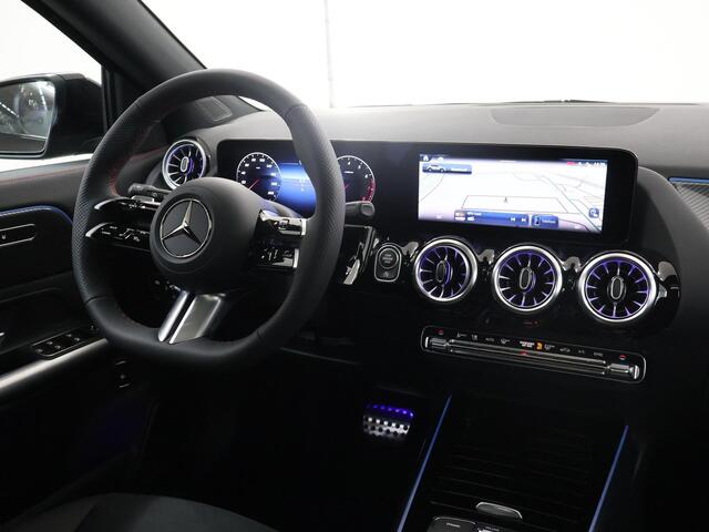 Mercedes-Benz GLA-KLASSE 180 Star Edition AMG Line | Panoramadak | Trekhaak | Sfeerverlichting | Stoelverwarming |