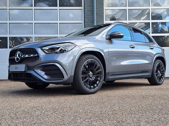 Mercedes-Benz GLA-KLASSE 180 AMG Line | AMG Line | Nightpakket | Panoramadak | MULTIBEAM LED koplampen | Dodehoekassistent | Sfeerverlichting | Apple CarPlay | Android Auto | Achteruitrijcamera | Elektrisch inklapbare buitenspiegels
