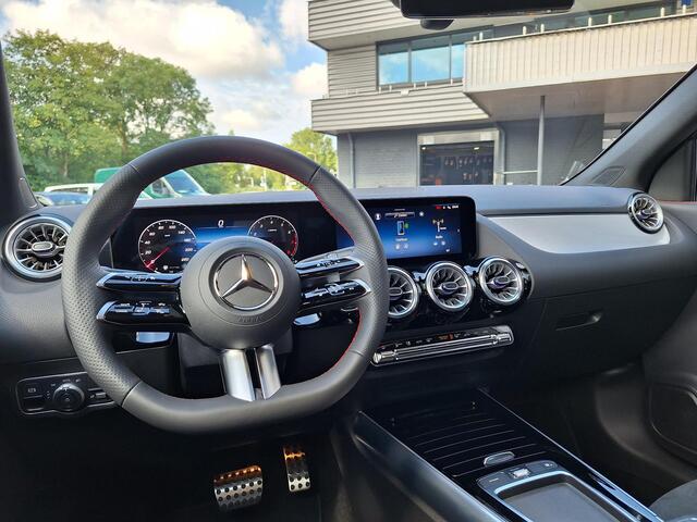 Mercedes-Benz GLA-KLASSE 180 AMG Line | AMG Line | Nightpakket | Panoramadak | MULTIBEAM LED koplampen | Dodehoekassistent | Sfeerverlichting | Apple CarPlay | Android Auto | Achteruitrijcamera | Elektrisch inklapbare buitenspiegels