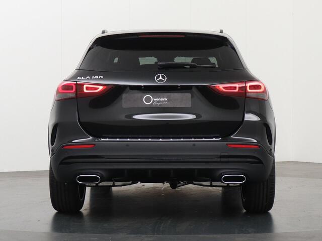Mercedes-Benz GLA-KLASSE 180 AMG Line | Night | Sfeerverlichting | Keyless | 19" lichtmetalen velgen |