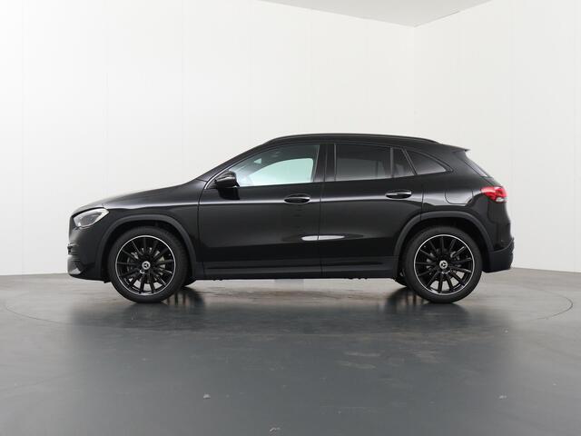 Mercedes-Benz GLA-KLASSE 180 AMG Line | Night | Sfeerverlichting | Keyless | 19" lichtmetalen velgen |