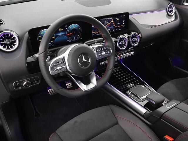 Mercedes-Benz GLA-KLASSE 180 AMG Line | Night | Sfeerverlichting | Keyless | 19" lichtmetalen velgen |