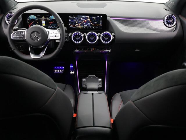 Mercedes-Benz GLA-KLASSE 180 AMG Line | Night | Sfeerverlichting | Keyless | 19" lichtmetalen velgen |
