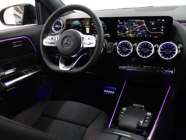 Mercedes-Benz GLA-KLASSE 180 AMG Line | Night | Sfeerverlichting | Keyless | 19" lichtmetalen velgen |