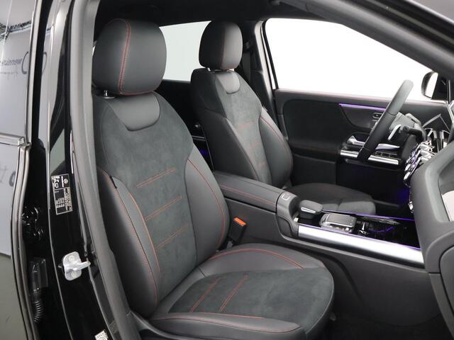 Mercedes-Benz GLA-KLASSE 180 AMG Line | Night | Sfeerverlichting | Keyless | 19" lichtmetalen velgen |