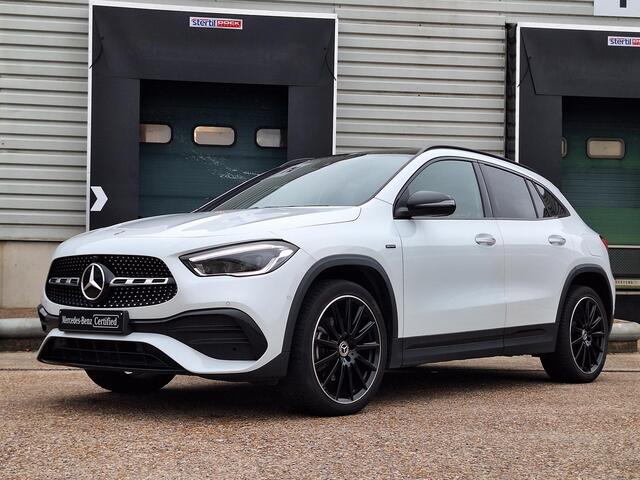 Mercedes-Benz GLA-KLASSE 250 e AMG Line | Panoramadak | Achteruitrijcamera | Multibeam LED | Memory pakket | Elektrische achterklep
