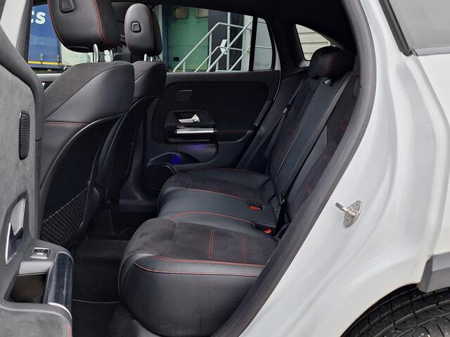 Mercedes-Benz GLA-KLASSE 250 e AMG Line | Panoramadak | Achteruitrijcamera | Multibeam LED | Memory pakket | Elektrische achterklep