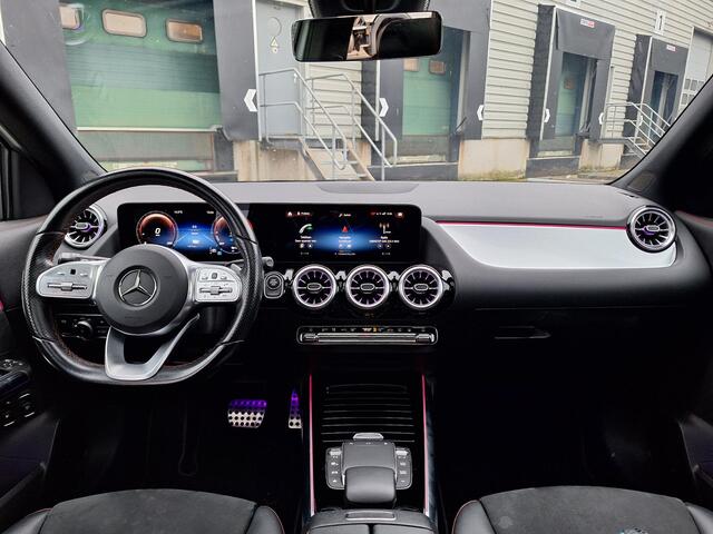 Mercedes-Benz GLA-KLASSE 250 e AMG Line | Panoramadak | Achteruitrijcamera | Multibeam LED | Memory pakket | Elektrische achterklep